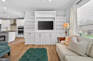 21630 Hawksbill High Cir, Sterling, VA 20164 - Photo 24