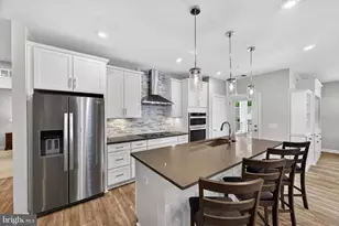 21630 Hawksbill High Cir, Sterling, VA 20164 - Photo 12