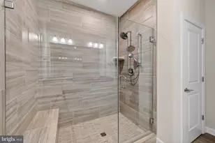 21630 Hawksbill High Cir, Sterling, VA 20164 - Photo 32
