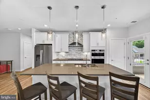 21630 Hawksbill High Cir, Sterling, VA 20164 - Photo 14