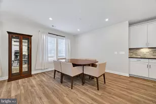 21630 Hawksbill High Cir, Sterling, VA 20164 - Photo 20