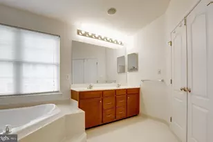 25859 Kirkwood Square, Chantilly, VA 20152 - Photo 26