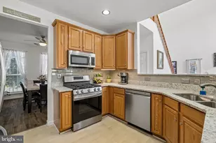 43351 Fullerton St, Ashburn, VA 20147 - Photo 8