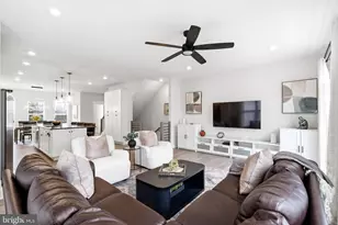 22801 Tawny Pne Sq, Brambleton, VA 20148 - Photo 2