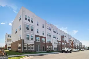 19814 Lavender Dust Sq, Ashburn, VA 20147 - Photo 2