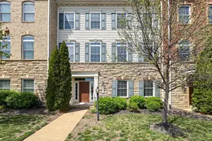 42365 Pine Forest Dr, Chantilly, VA 20152 - Photo 2