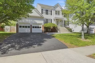 704 Godfrey Ct SE, Leesburg, VA 20175 - Photo 2