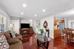 109 N Aspen Ave, Sterling, VA 20164 - Photo 10