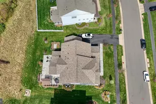 24385 White Elm Pl, Aldie, VA 20105 - Photo 6