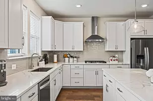 815 Sawback Sq NE, Leesburg, VA 20176 - Photo 4