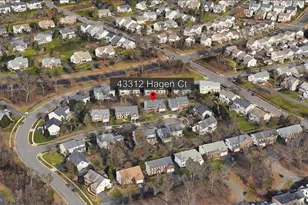 43312 Hagen Ct, Chantilly, VA 20152 - Photo 2