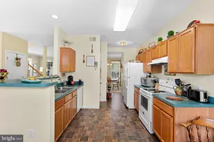 17304 Cedar Bluff Ct, Round Hill, VA 20141 - Photo 16