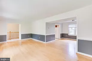 10136 Yorktown Dr, Great Falls, VA 22066 - Photo 6