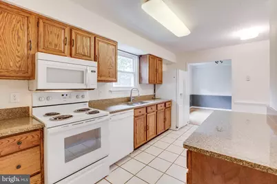 10136 Yorktown Drive, Great Falls, VA 22066 - Photo 14