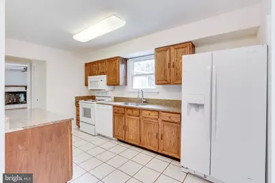 10136 Yorktown Drive, Great Falls, VA 22066 - Photo 12