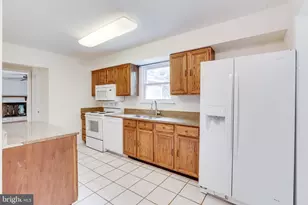 10136 Yorktown Dr, Great Falls, VA 22066 - Photo 12