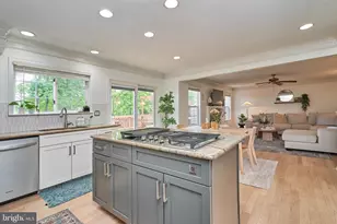 20952 Hollyberry Ct, Ashburn, VA 20147 - Photo 12