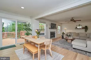 20952 Hollyberry Ct, Ashburn, VA 20147 - Photo 18