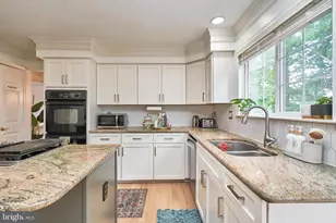20952 Hollyberry Ct, Ashburn, VA 20147 - Photo 14