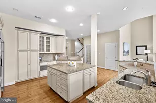 18349 Fairway Oaks Square, Leesburg, VA 20176 - Photo 32