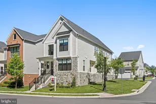 23099 Glenwood Hts Cir, Brambleton, VA 20148 - Photo 4