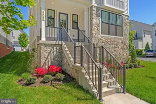 23099 Glenwood Hts Cir, Brambleton, VA 20148 - Photo 2