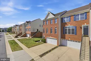 25828 Kirkwood Square, Chantilly, VA 20152 - Photo 2
