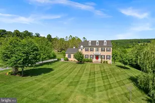 35124 Greyfriar Dr, Round Hill, VA 20141 - Photo 2