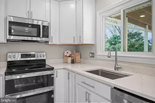 1208 E Iberia Rd, Sterling, VA 20164 - Photo 14