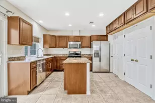 21724 Regents Park Cir, Sterling, VA 20166 - Photo 16