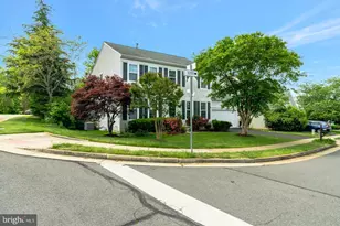 21724 Regents Park Cir, Sterling, VA 20166 - Photo 2