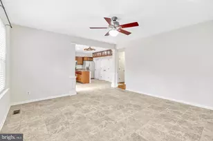 21724 Regents Park Cir, Sterling, VA 20166 - Photo 10