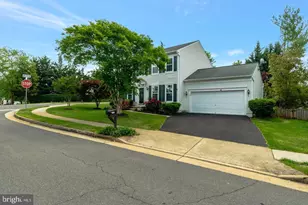 21724 Regents Park Cir, Sterling, VA 20166 - Photo 4