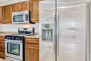 21724 Regents Park Cir, Sterling, VA 20166 - Photo 12