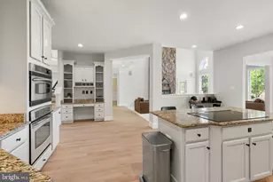 16328 Limestone Ct, Leesburg, VA 20176 - Photo 8
