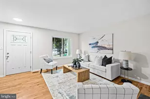 40 Sugarland Square Ct, Sterling, VA 20164 - Photo 2