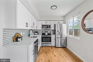 40 Sugarland Square Ct, Sterling, VA 20164 - Photo 6