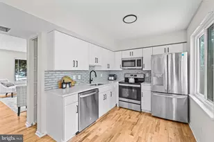 40 Sugarland Square Ct, Sterling, VA 20164 - Photo 4