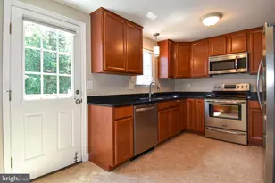 27 Marian Ct, Sterling, VA 20165 - Photo 10