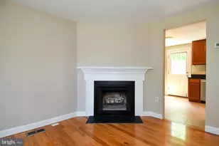 27 Marian Ct, Sterling, VA 20165 - Photo 6