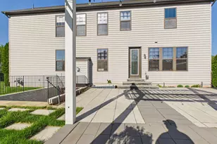 42106 Barrymoore Pl, Chantilly, VA 20152 - Photo 2