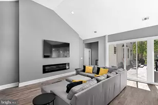 21247 Smokehouse Ct, Ashburn, VA 20147 - Photo 14