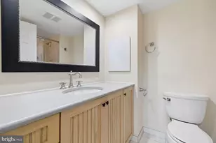 19385 Cypress Ridge Terrace, Leesburg, VA 20176 - Photo 18