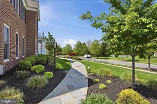 21164 Laurel Springs Dr, Leesburg, VA 20175 - Photo 2
