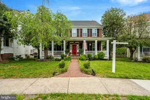 25484 Heathfield Cir, Chantilly, VA 20152 - Photo 2
