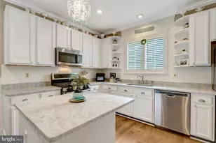 25484 Heathfield Cir, Chantilly, VA 20152 - Photo 14