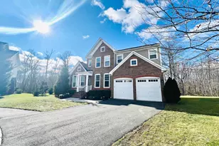 24823 Barrington Grove Ct, Aldie, VA 20105 - Photo 2