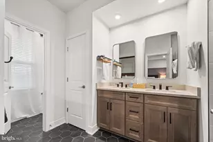 42161 Shining Star Sq, Brambleton, VA 20148 - Photo 32