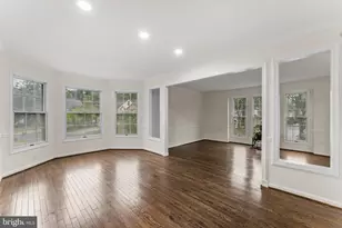 36 Rutherford Cir, Sterling, VA 20165 - Photo 2