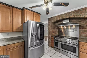 36 Rutherford Cir, Sterling, VA 20165 - Photo 4